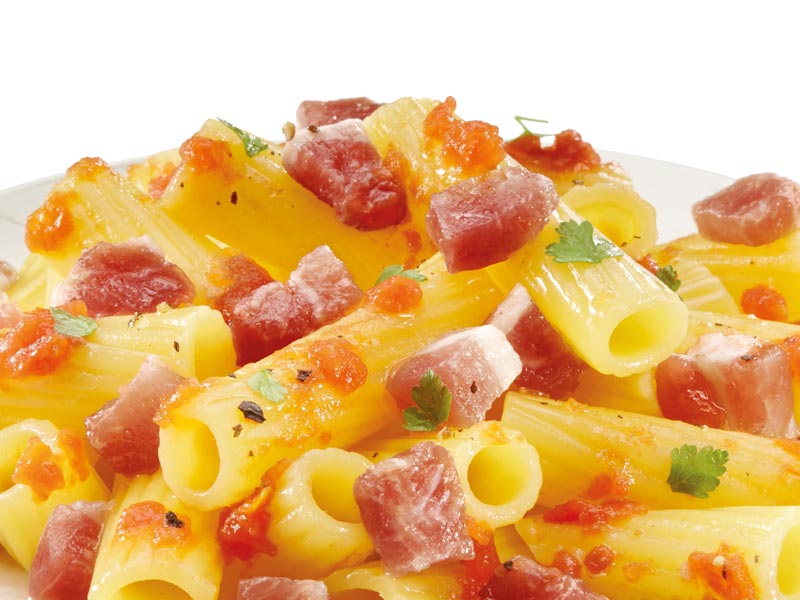 Salumi Lorenzi Ricette Maccheroni con Pancetta, Pomodoro e Cipolla