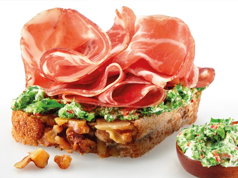 Salumi Lorenzi Ricette Coppa Bergamasca con Pane alle Noci e Formaggio alle Erbe