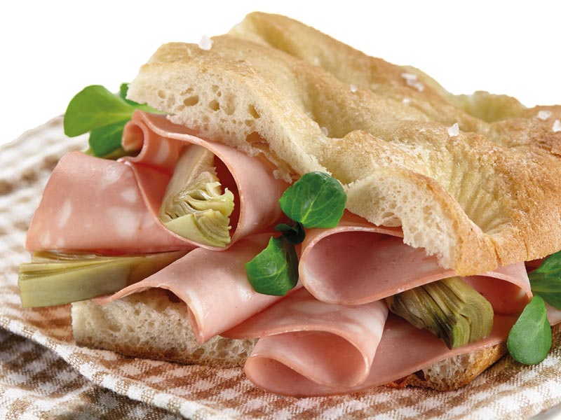 Salumi Lorenzi Ricette Focaccia con Mortadella, Carciofi e Soncino